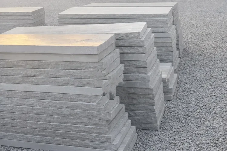 Copings � Chiseled Rockface Wall Copings Stacks